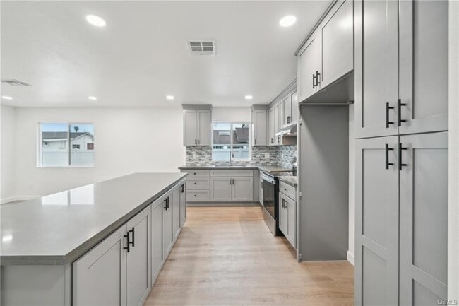 Building Photo - 4664 Sierra St