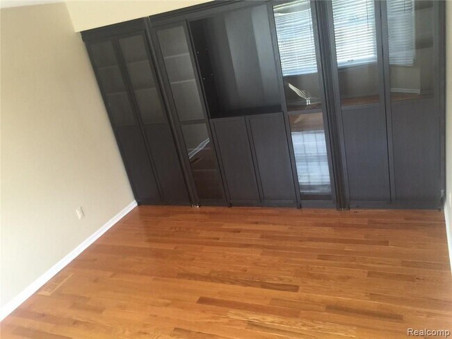 Building Photo - 3008 Primrose Dr