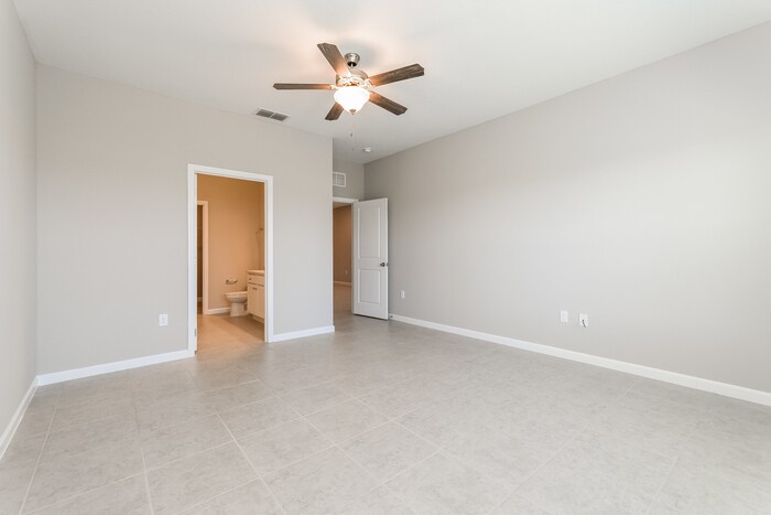 Building Photo - 352 Kenilworth Dr