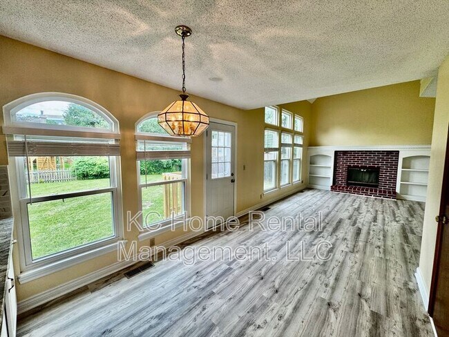Building Photo - 1398 S Brentwood Dr