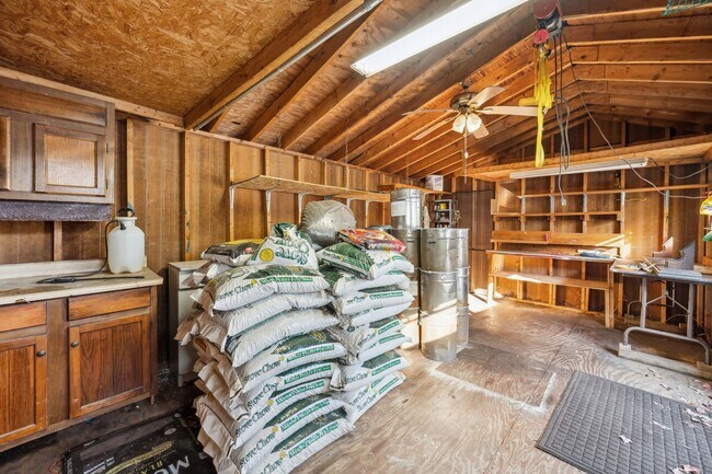 Building Photo - Summerside Ohio- 3 bed, 1 bath, Fenced Yard & Car Port