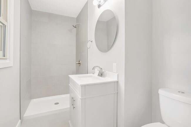 Building Photo - 1101 E Pin Oak Dr