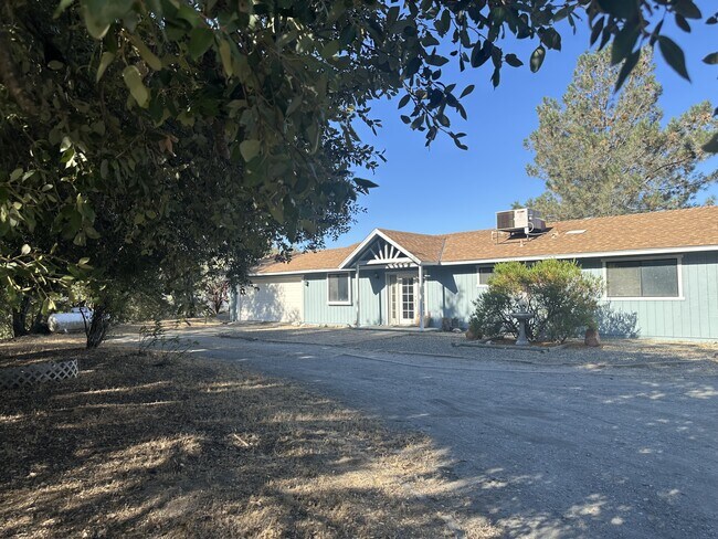 Building Photo - 33030 Rd 233