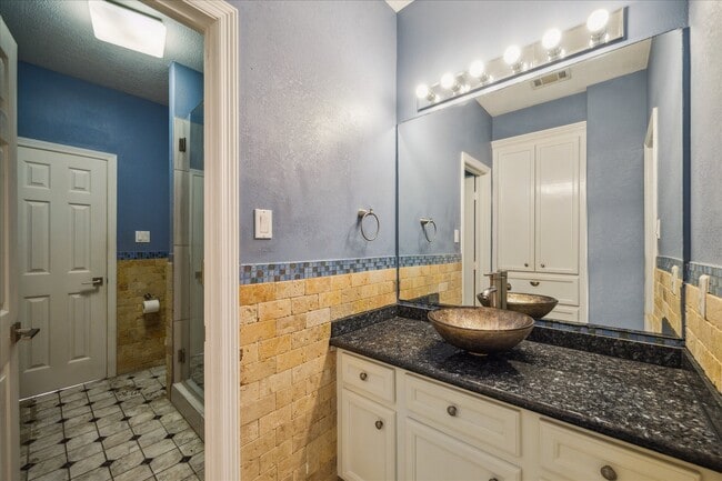 Building Photo - 14 Lake Mist Ct