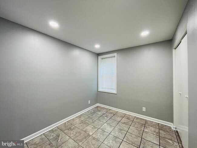 Building Photo - 202 Chesterfield Ln