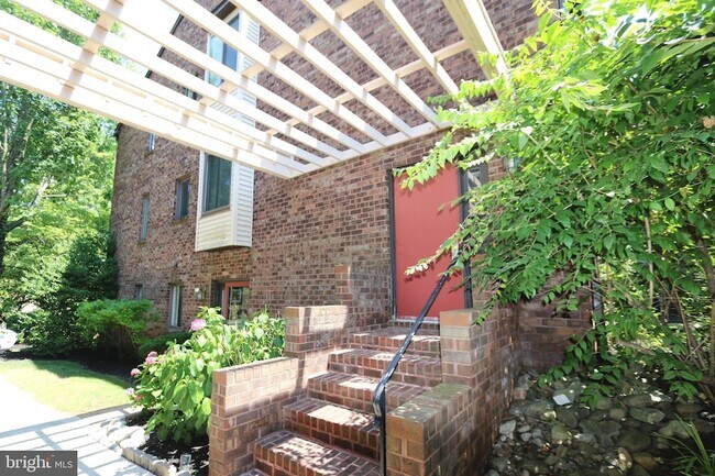 Building Photo - 1709 Mountainview Dr