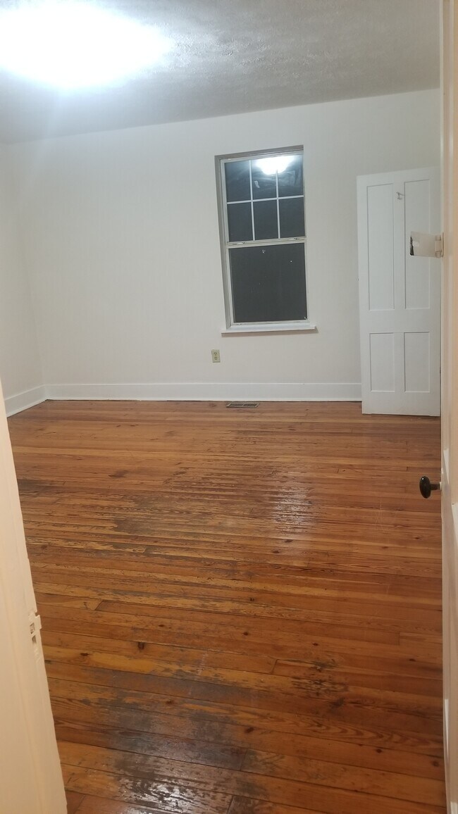 Building Photo - 403 E Oldtown Rd