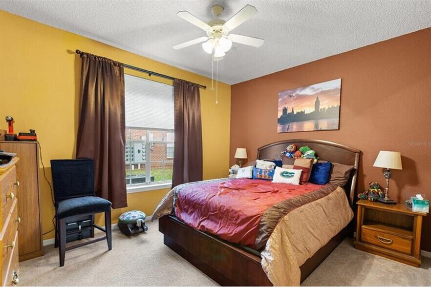 2nd Bedroom with access to 2nd bathroom - 13025 Mulberry Park Dr