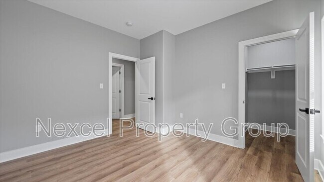 Building Photo - 1068 Bruce St