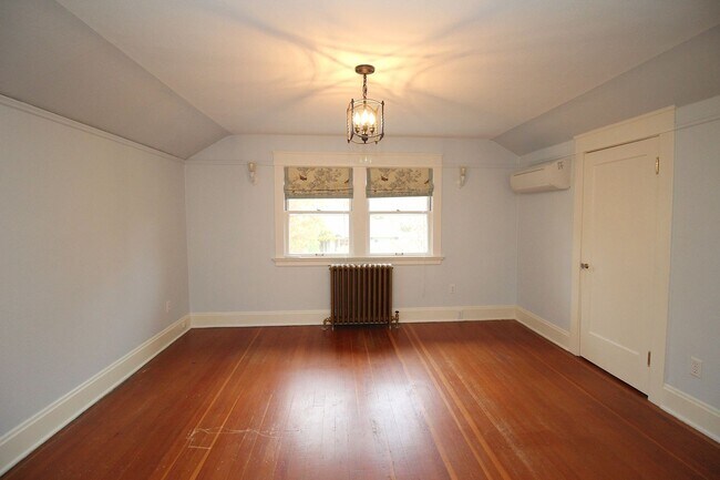 Building Photo - 803 NE Laurelhurst Pl