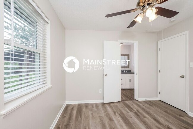 Building Photo - 3 Bedroom Pet-Friendly Home in LOUISVILLE,...