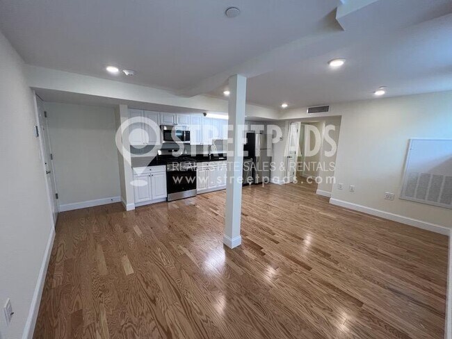 Building Photo - 2 bedroom in Cambridge MA 02138