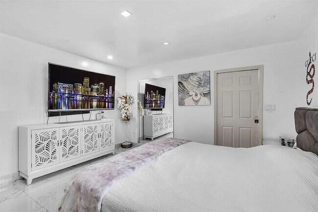 Building Photo - 4100 N 36th Ave