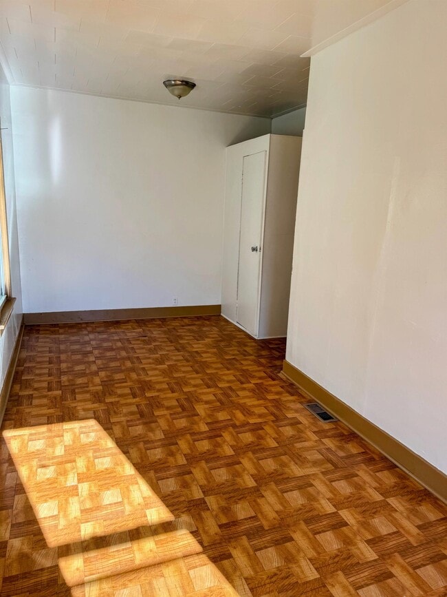 Building Photo - 34 Radio St