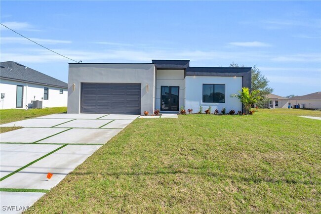 Primary Photo - 1021 Chiquita Blvd N