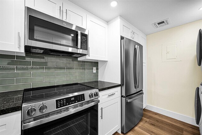 Building Photo - 2451 Brickell Ave