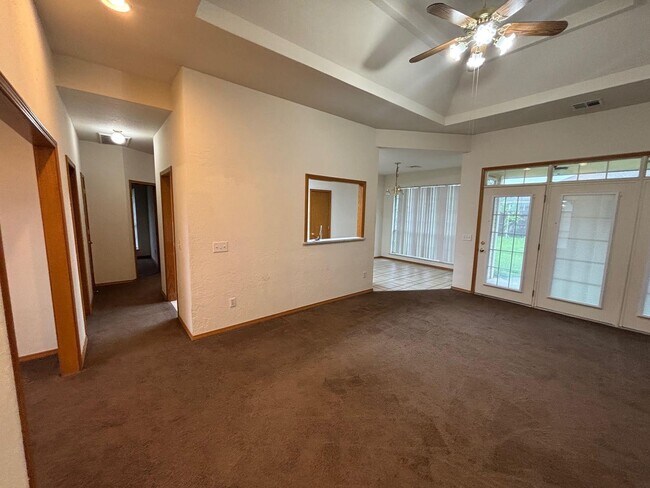 Building Photo - 2207 N Burdick St