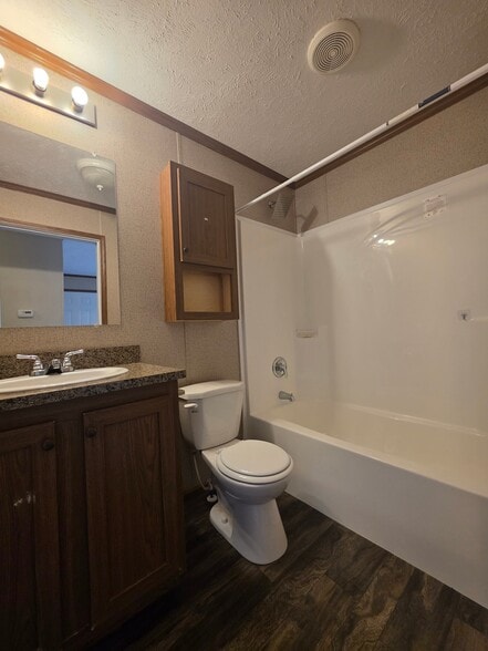 Building Photo - 429 Laurel Leah