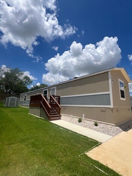 Primary Photo - 15915 S Flores St