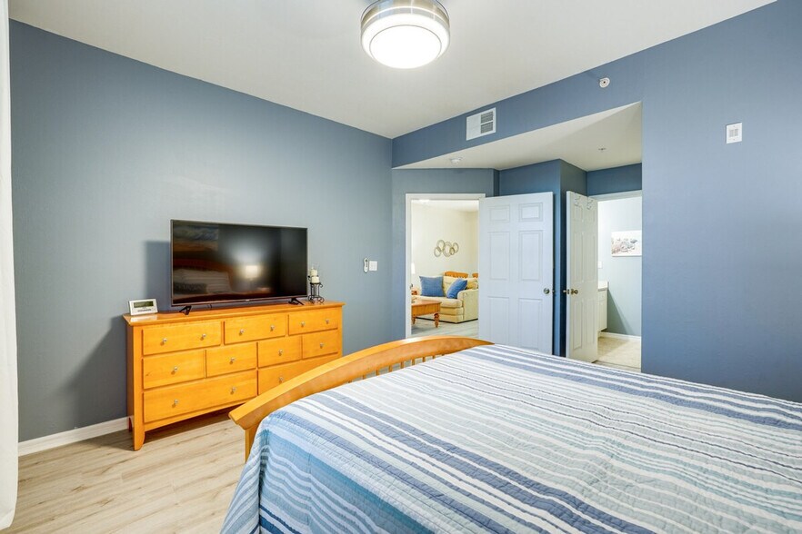 Building Photo - 15430 Bellamar Cir