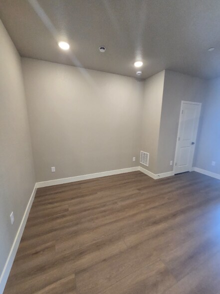 Building Photo - 4829 Autumn Leaf Dr