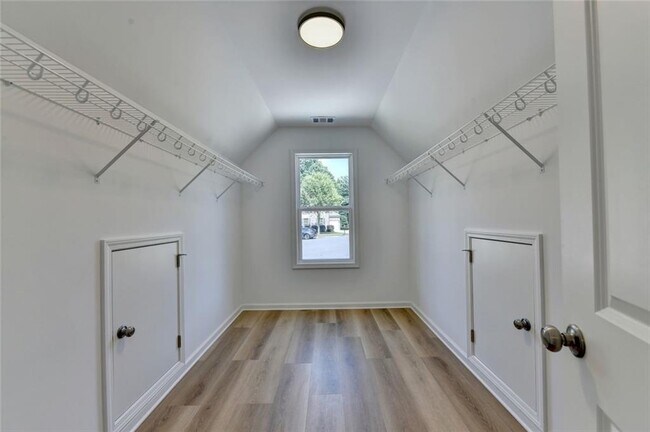 Building Photo - 9135 Fox Trail Ln