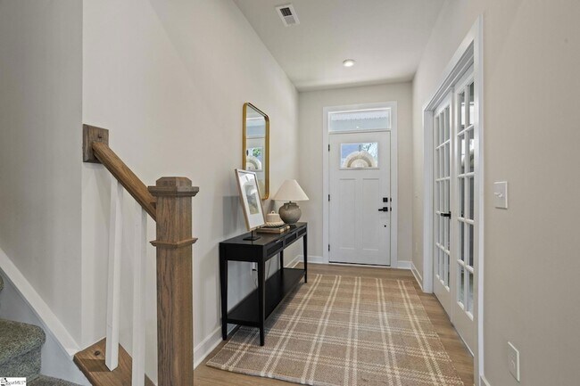 Building Photo - 680 Lady Fern Dr