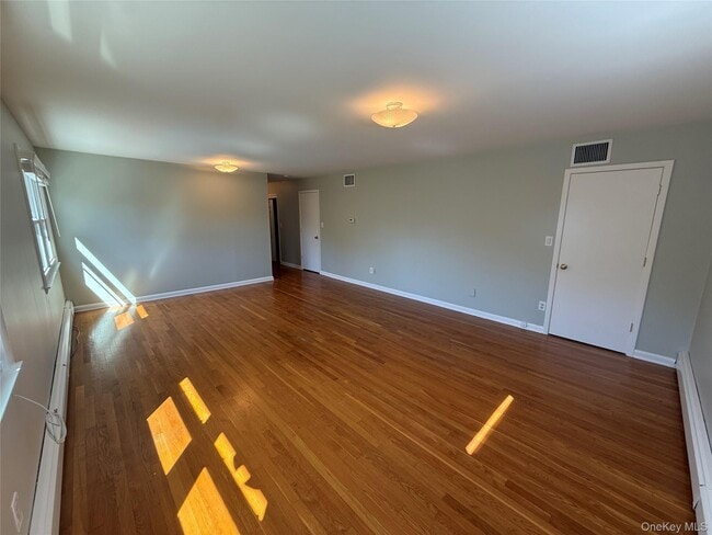 Building Photo - 29 Eastview Dr