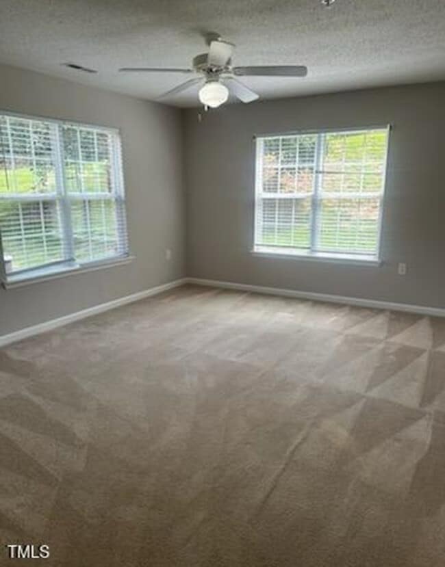 Building Photo - 1611 Kenmore Dr