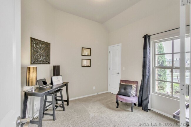 Building Photo - Beautiful 4 Bed 2 Bath Home with 2 car gar...
