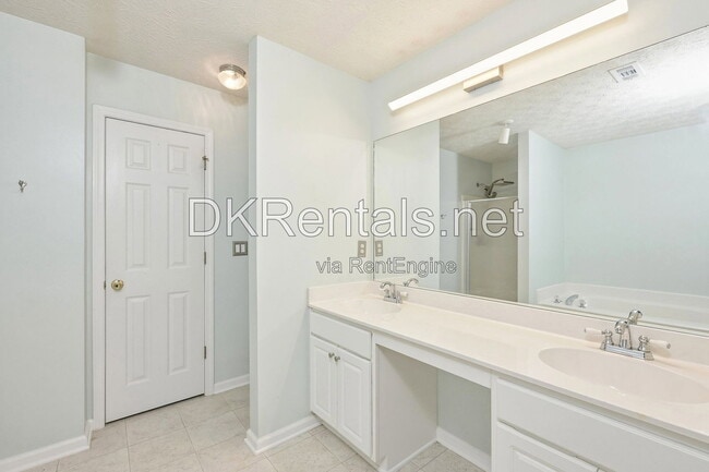 Building Photo - 6311 Shoreview Cir