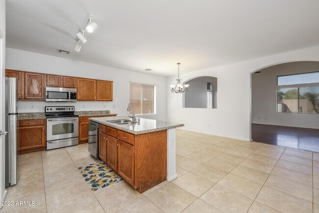 Building Photo - 3112 S 82nd Ln