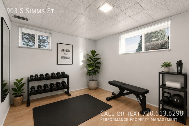 Building Photo - 903 S Simms St