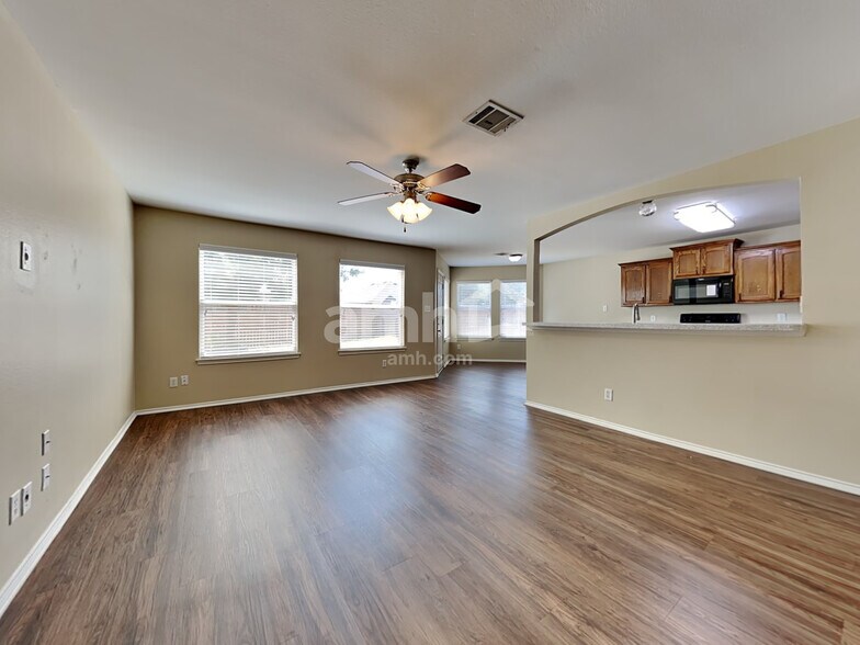 Building Photo - 5517 Parkview Hills Ln