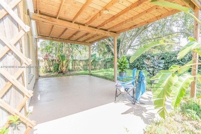 Building Photo - 2675 Oak Park Cir