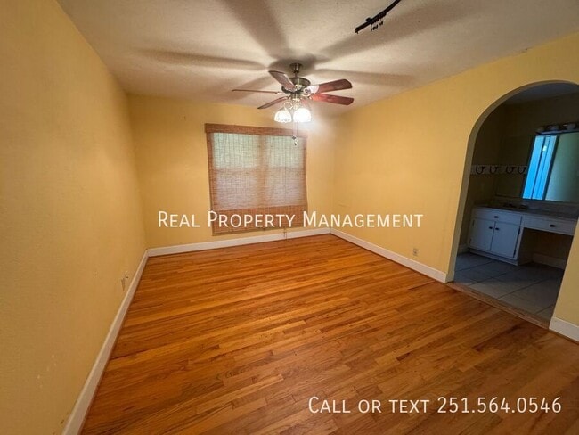 Building Photo - 1063 Midmoor Dr