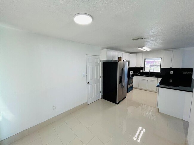 Building Photo - 6112 Tavendale Dr