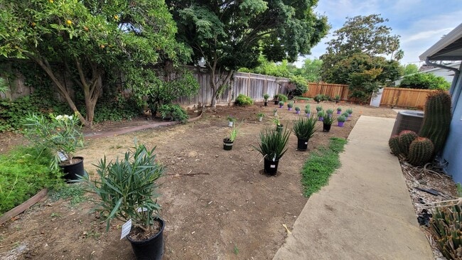 Building Photo - Epic REA - **4 Bedroom, 2.5 Bath - Ranch S...