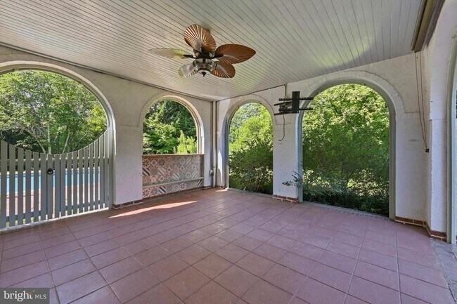 Building Photo - 490 Bancroft Rd
