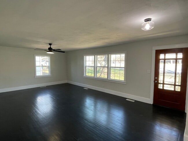 Building Photo - GORGEOUS 4 BEDROOM HOME