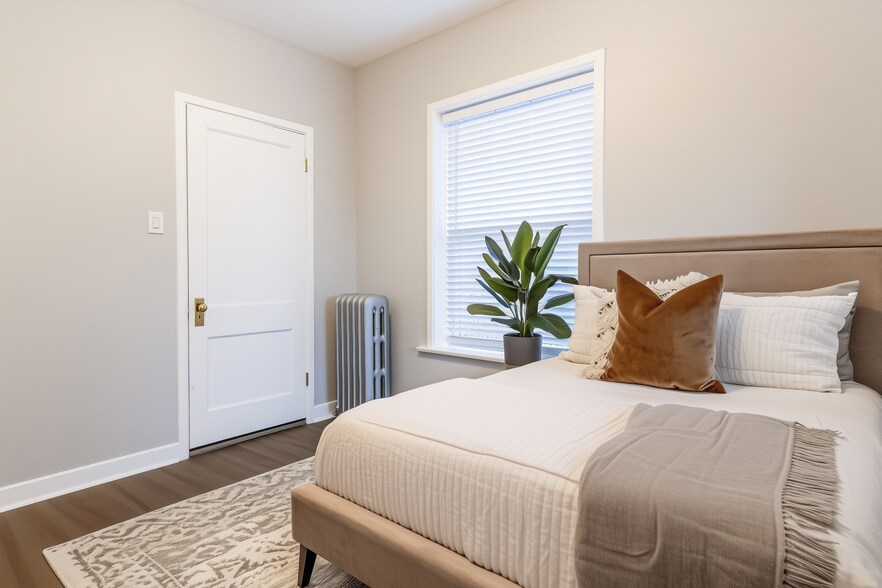 Building Photo - 1454 W Winnemac Ave