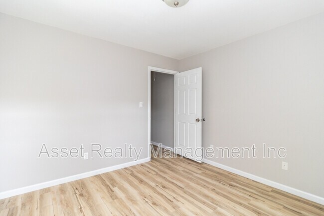 Building Photo - 10432 Fantasy Way