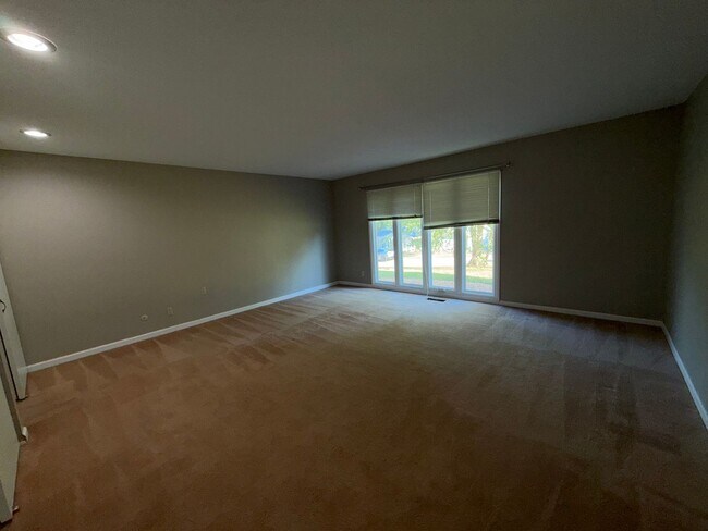 Building Photo - 1 Nicolet Dr