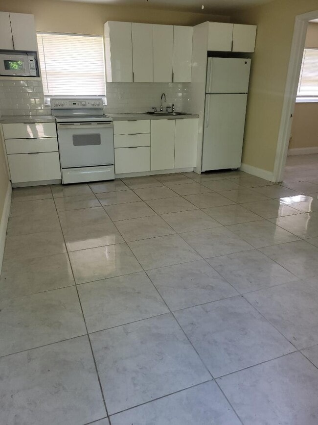 Building Photo - 5471 Ravenswood Rd