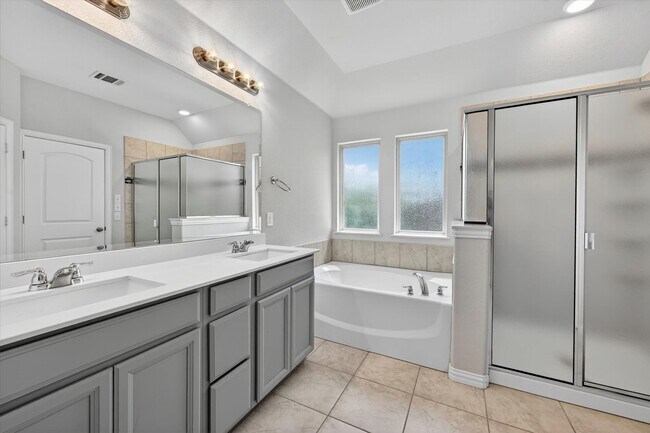 Building Photo - 2017 Miramar Dr