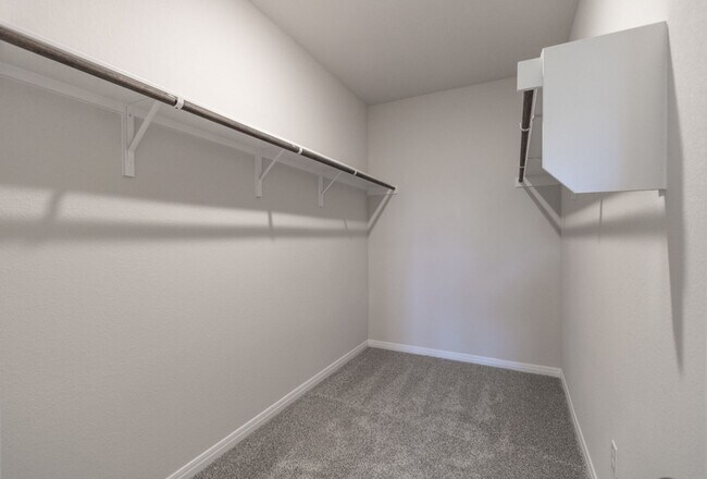 Building Photo - 544 View Dr