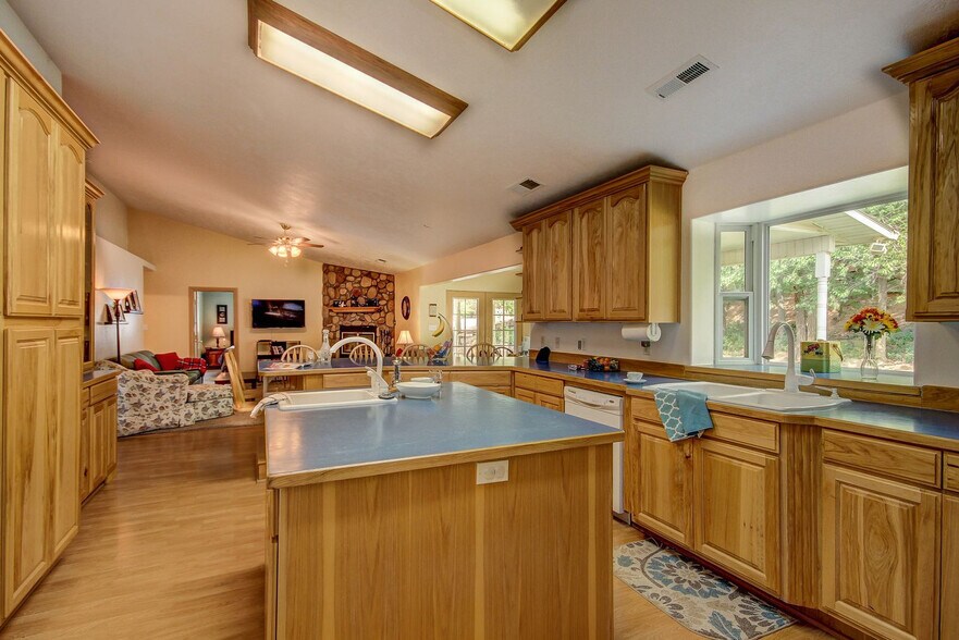 Building Photo - 575 S 60 E
