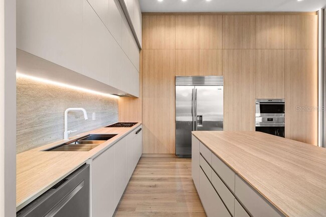 Building Photo - 1742 Temple Dr