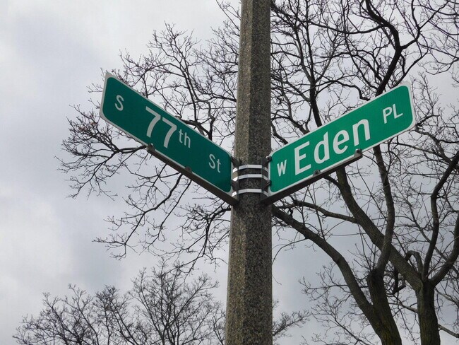 Building Photo - 3536 S 77th St