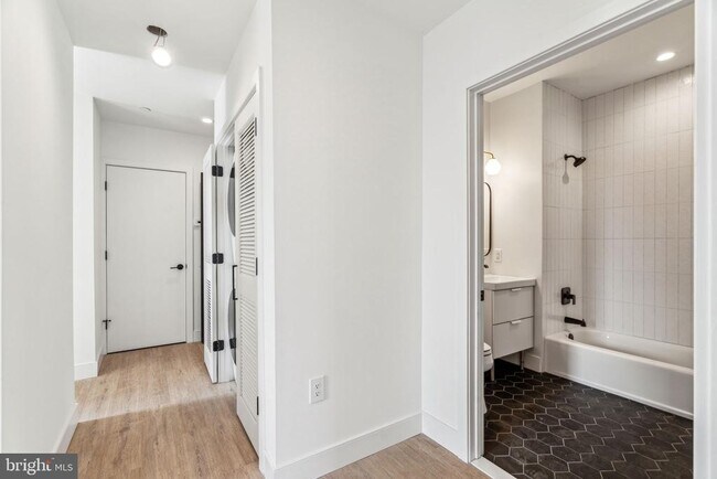 Building Photo - 1254 S 18th St